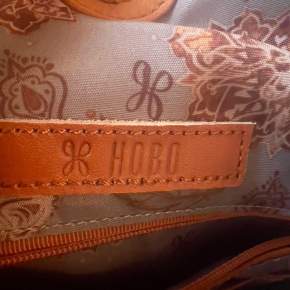 Hobo Apricot Brown Leather Bucket Bag - Picture 4 of 9